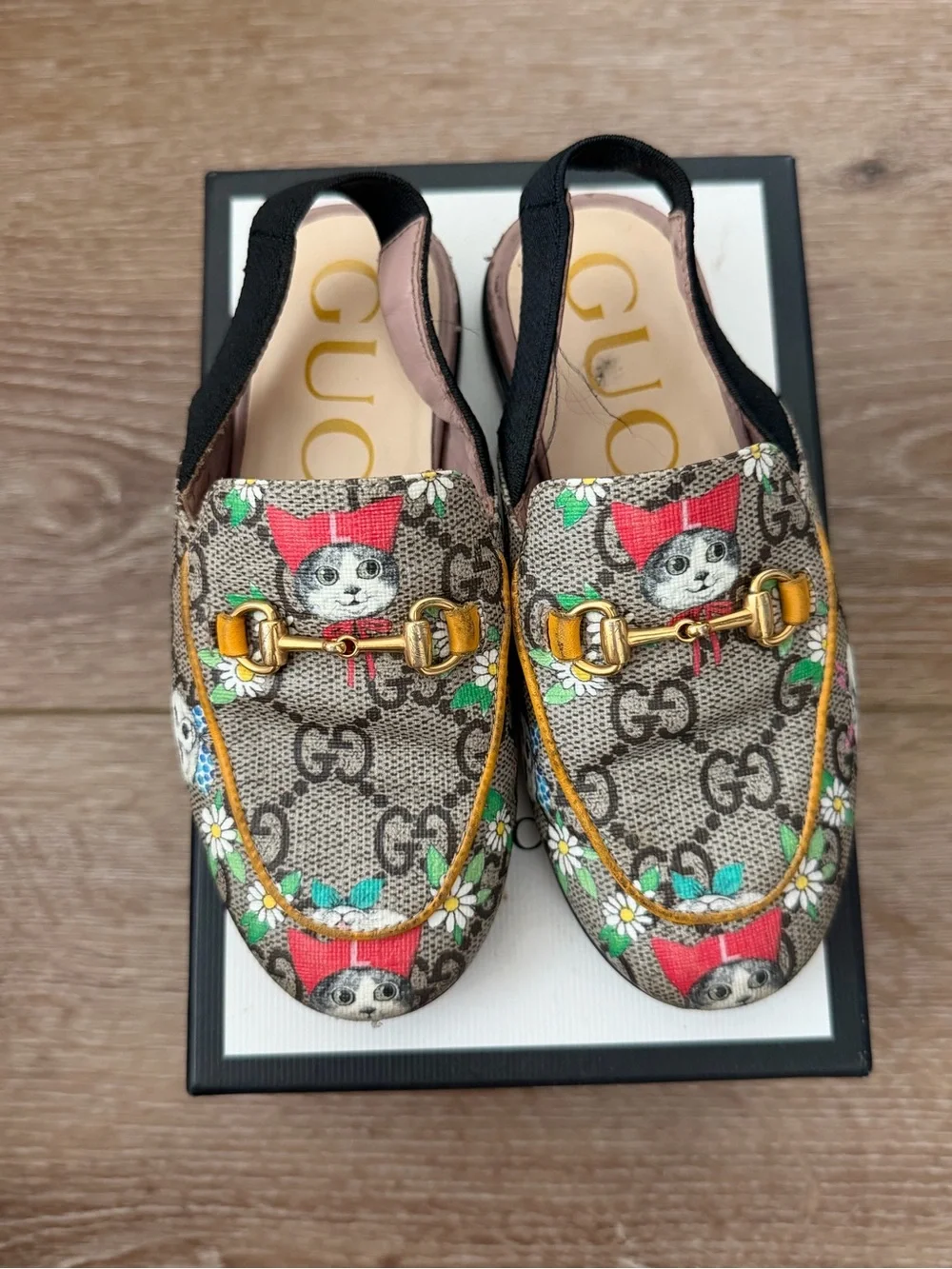 Gucci Kids GG Canvas Cat & Daisy Print Moccasins in Brown/Red